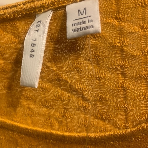 NWT- Unique Mustard Yellow Ruffle Sleeve Shirt- Medium - Picture 4 of 4